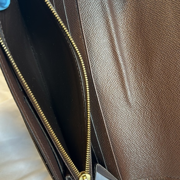EUC: Louis Vuitton Sara Damier Ebene Long wallet. Very clean. Can use chain: - Picture 7 of 16
